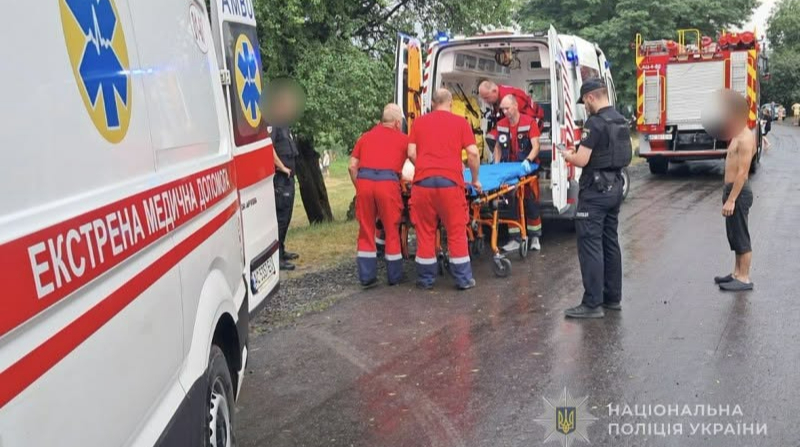 На Волині блискавка влучила біля водойми: постраждали семеро, серед них діти