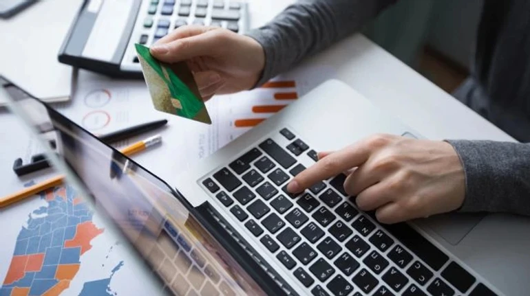 Visa оновила сервіси: смартфон може працювати як касовий апарат