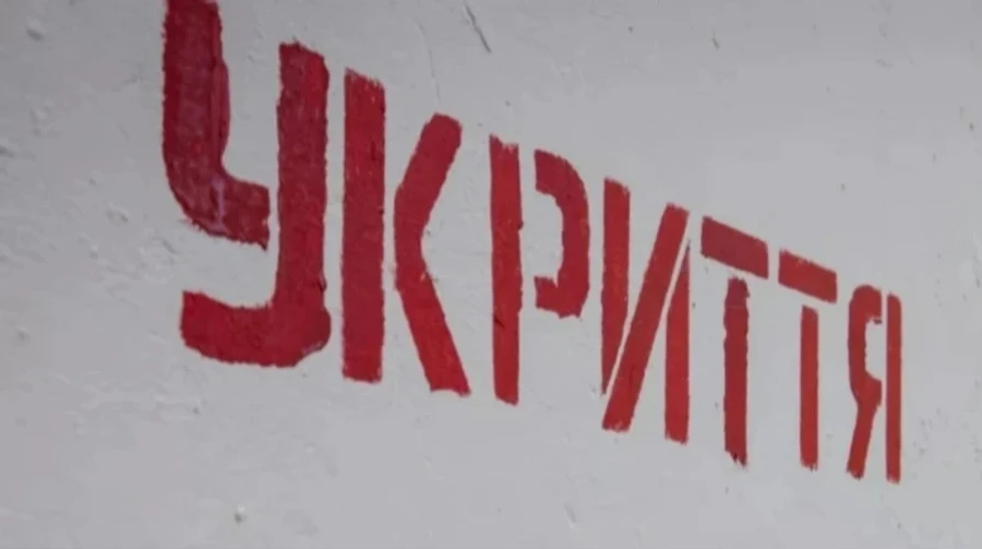 Київ уночі атакували балістичними ракетами: уламки влучили в 18-поверхівку