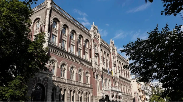 НБУ пропонує скасувати обмеження на тарифи на міжбанківському ринку готівки