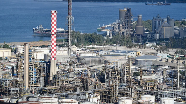 ППО Саудівської Аравії перехопила дві ракети над районами нафтопереробки в Янбу