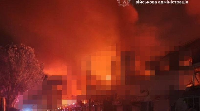 У Запоріжжі після атаки дронів пошкоджено торговий центр, є постраждалі