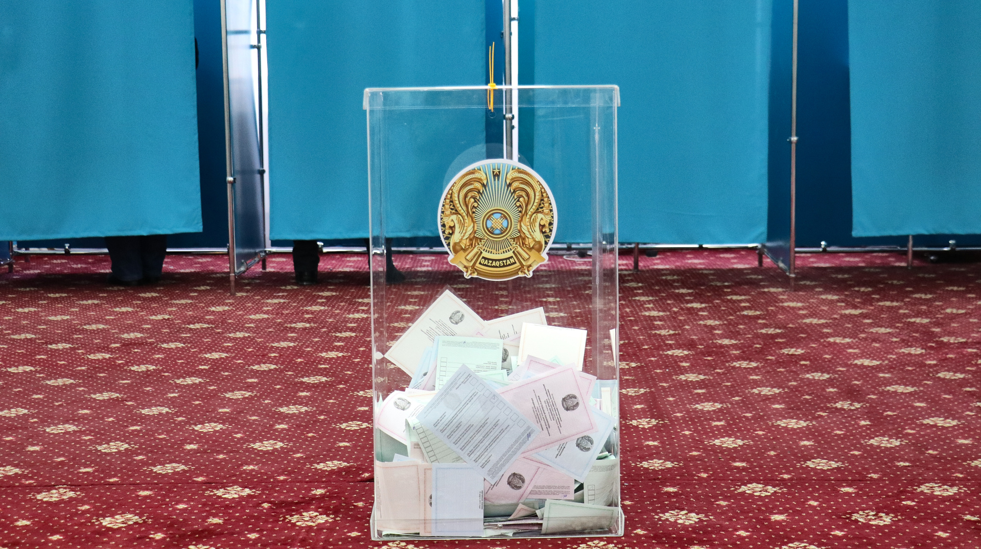 У Казахстані відбуваються перші вибори до нового однопалатного парламенту без опозиції та самовисуванців