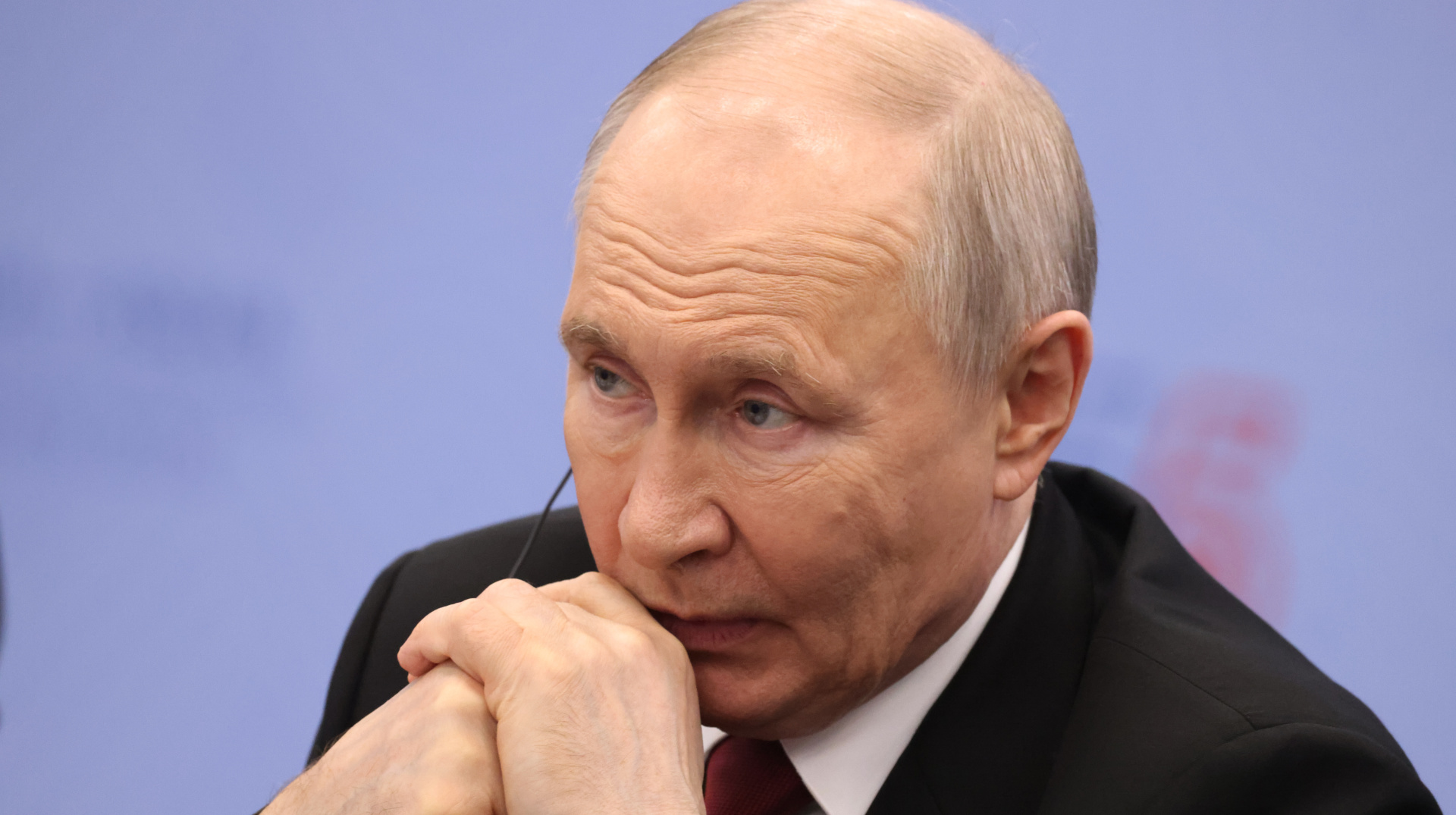 Путін доручив владі РФ зменшити наслідки ударів ЗСУ по інфраструктурі Криму