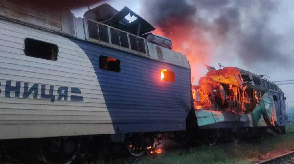 В Днепропетровской области удар дронов повредил два локомотива