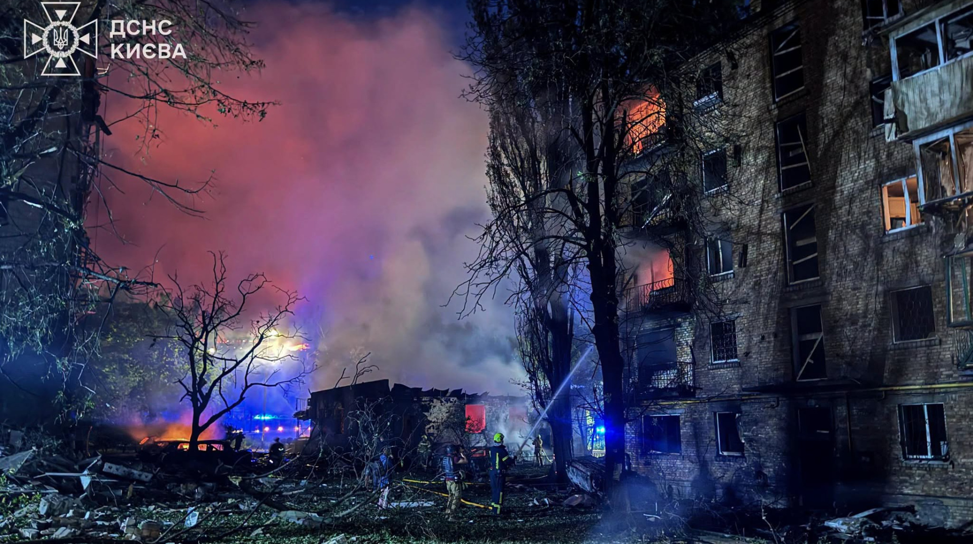 В Киеве после массированной атаки вспыхнули пожары в пяти районах, есть пострадавшие