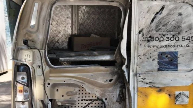У Нікополі внаслідок атаки знищено сім автомобілів «Укрпошти»