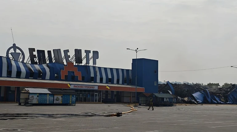 В Сумах в результате удара уничтожен торговый центр «Эпицентр»