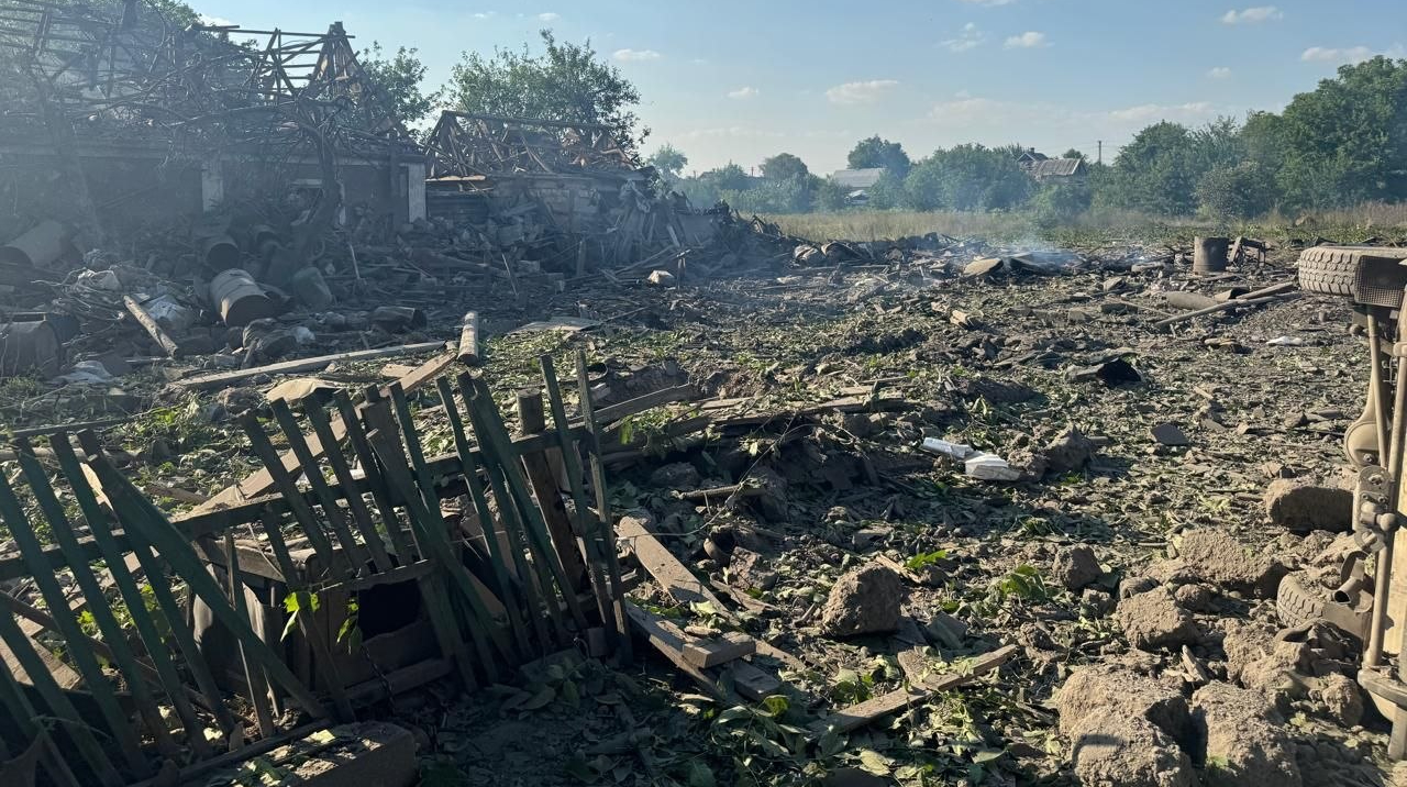По Александровке ударили семью авиабомбами, один человек погиб и двое ранены