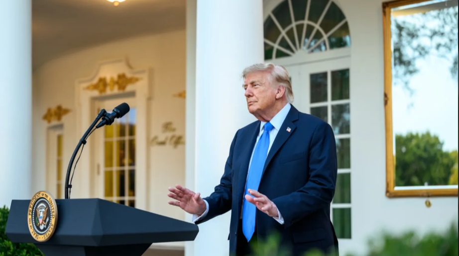 СМИ: Трамп в понедельник планирует телефонные разговоры с Путиным и Зеленским
